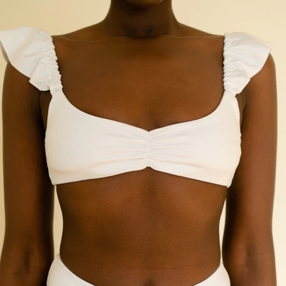 LONDRE- The Ruffle Top (small; flat white)